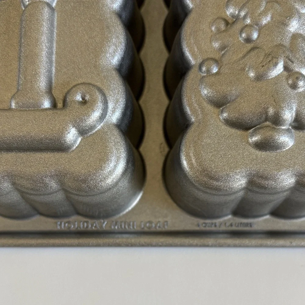 Nordic Ware Holiday Mini Loaves Pan EUC